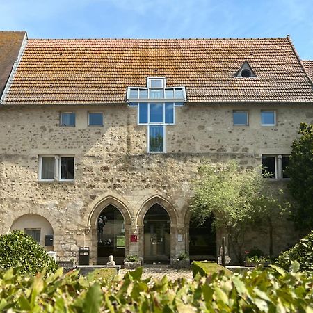 Hotel Abbaye Du Golf De Lesigny Exterior foto