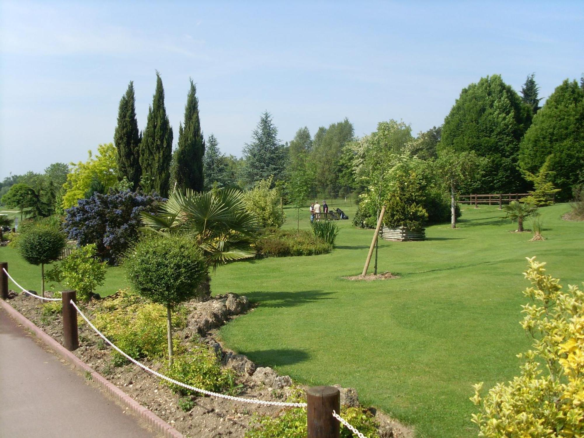 Hotel Abbaye Du Golf De Lesigny Exterior foto