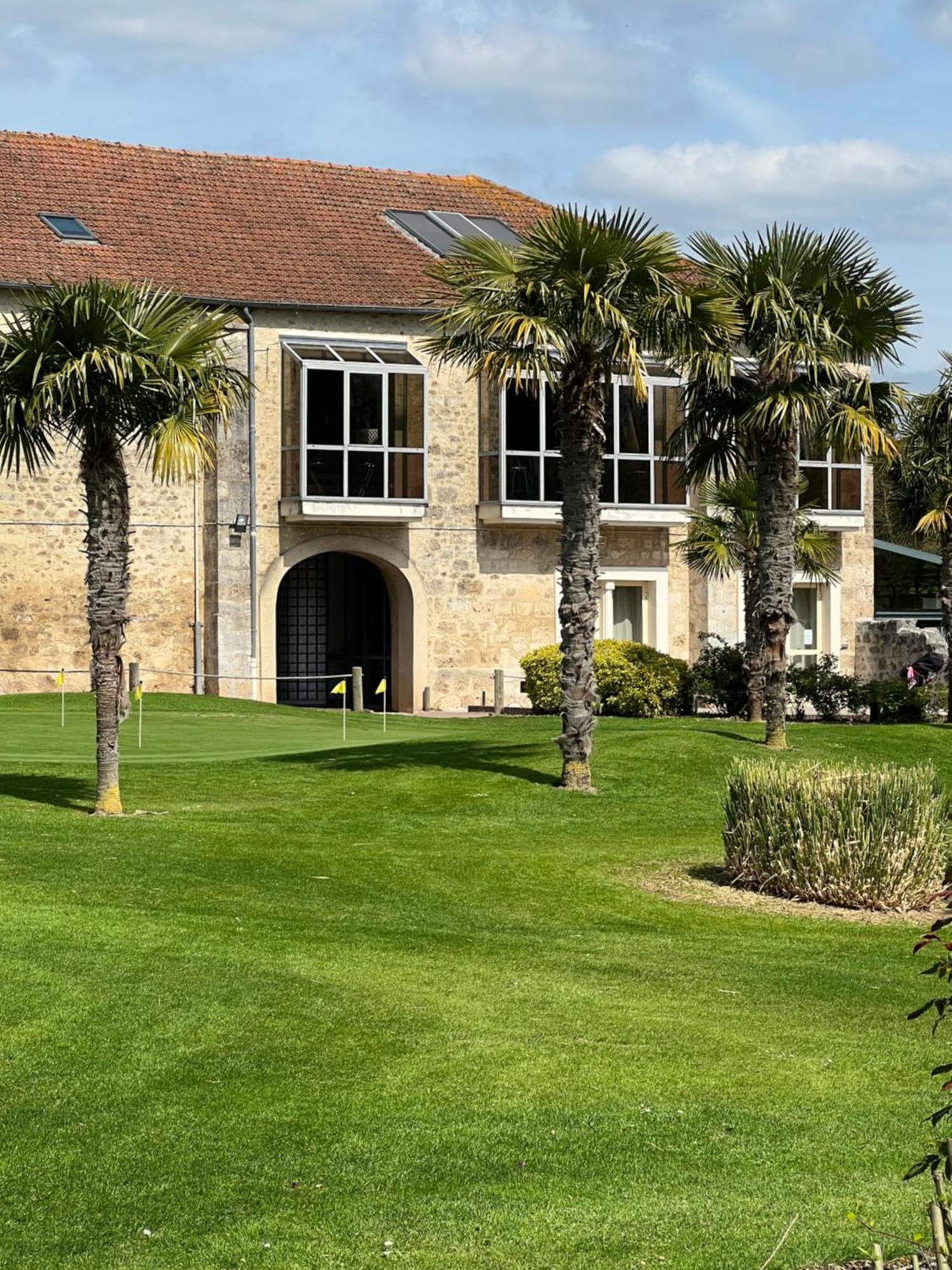 Hotel Abbaye Du Golf De Lesigny Exterior foto
