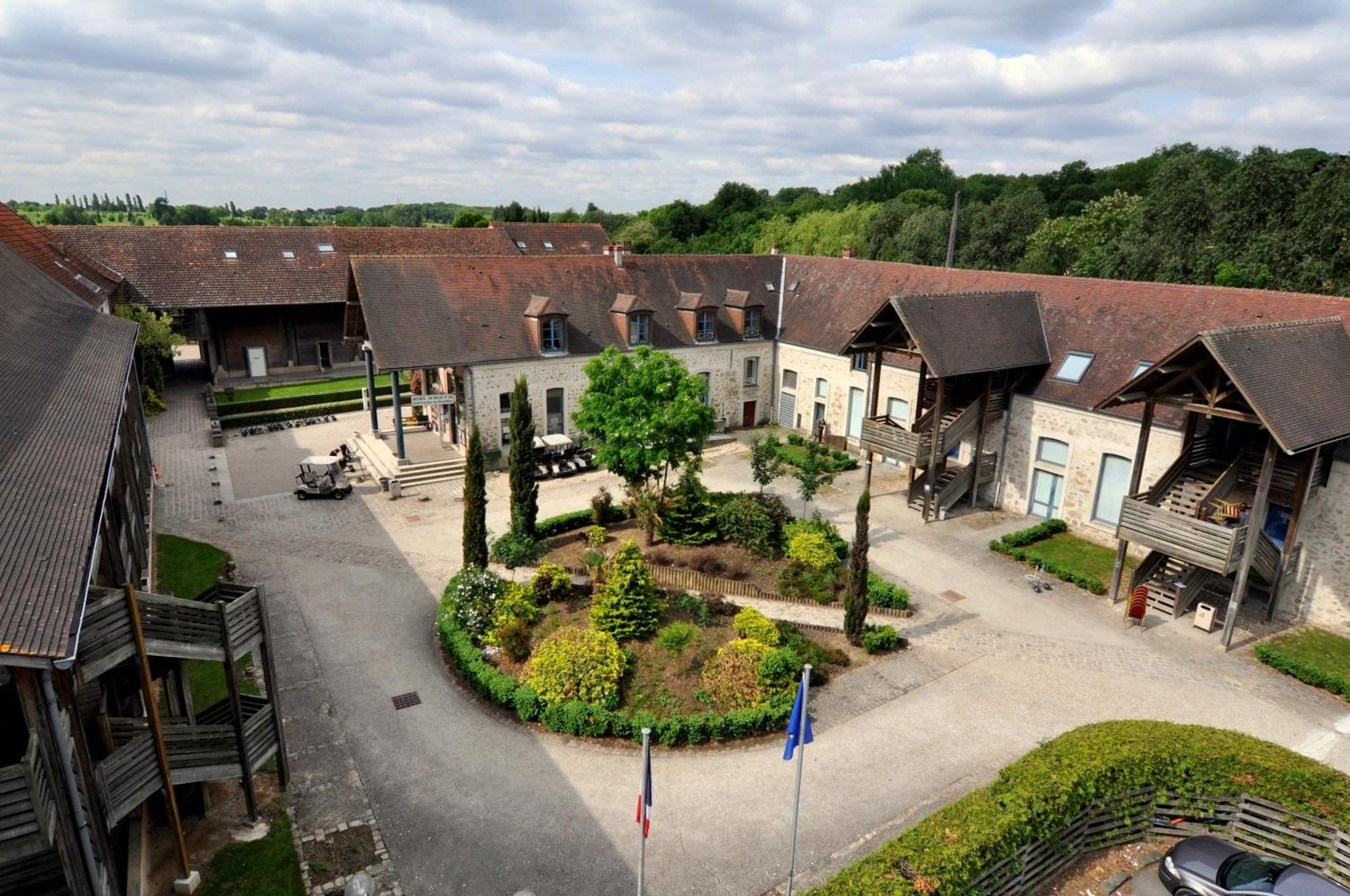 Hotel Abbaye Du Golf De Lesigny Exterior foto