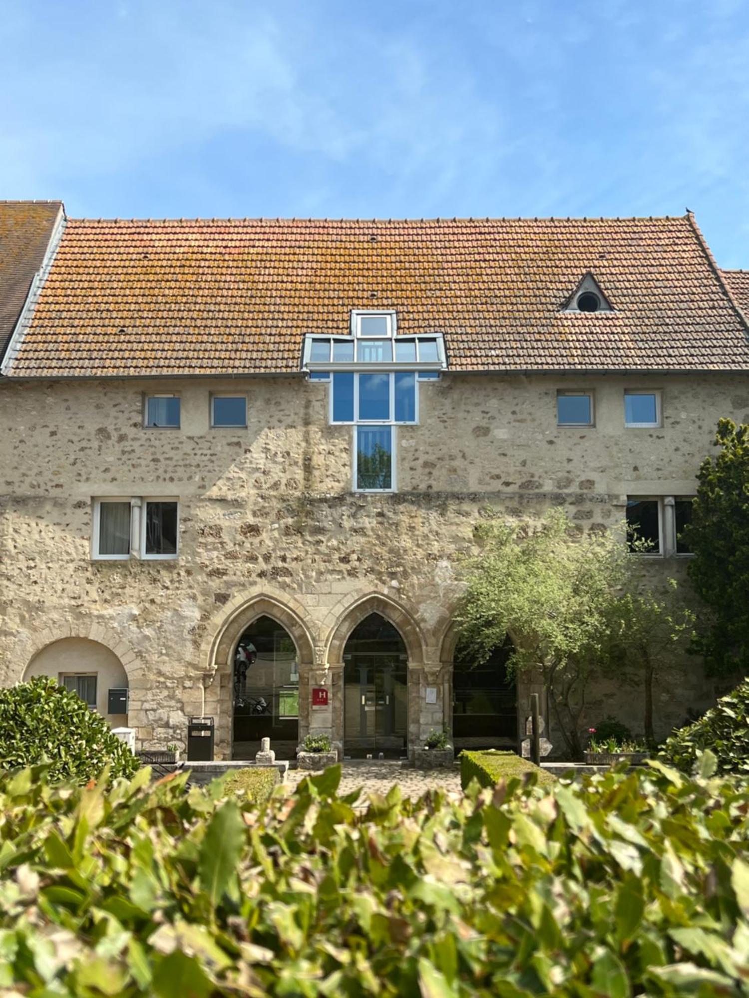 Hotel Abbaye Du Golf De Lesigny Exterior foto